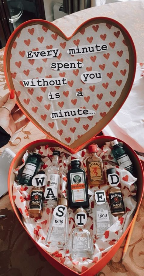 Vday Gift Ideas For Him, Boyfriend Birthday Shoes, Vday Gift For Boyfriend, Christmas Gift Inspo Best Friend, Valentine Gifts For Boyfriend Romantic, Valentines Craft Gift For Boyfriend, Men Vday Gift Ideas, 21 Birthday Gift For Boyfriend, Anniversary Gift Baskets For Him