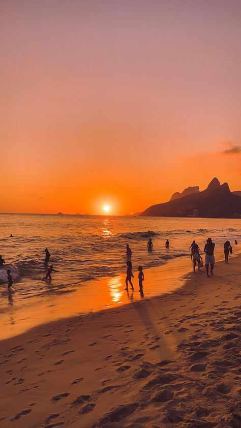 Gap Year Travel, Visit Brazil, Ipanema Beach, Sunset At The Beach, Golden Life, Backpacking Asia, Photo Recreation, Golden Sunset, Surf Life