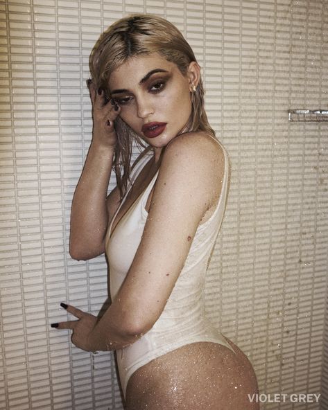 Stylizacje Kylie Jenner, King Kylie Era, Kylie Jenner Blonde, Kylie Jenner Photoshoot, Estilo Kardashian, Kylie Jenner Photos, Trajes Kylie Jenner, Kylie Jenner Pictures, Estilo Kylie Jenner