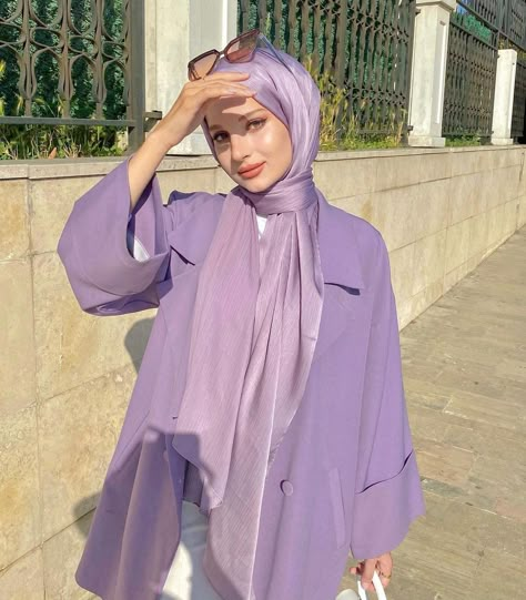 Purple Outfit Ideas Hijab, Purple Outfits Hijab, Purple Hijab Outfit, Elegant Muslim Outfits, Purple Hijab, Fesyen Islam, Ootd Hijab Style, Muslim Outfits Casual, Head Scarf Styles