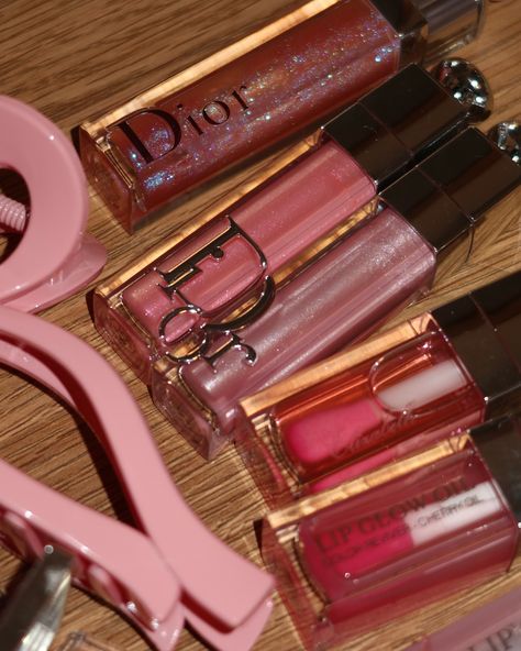 🩷🎀 @diorbeauty #dior #diormakeup #diorbeauty #diorlipstick #diorlipglow #diorlipglowoil #diorlipgloss #diorlipmaximizer #diorlip #lipgloss #lipoil #liptint Lipgloss Aesthetic Wallpaper, Dior Lipgloss Aesthetic, Lipgloss Aesthetic, Aesthetic Dior, Dior Lipgloss, Dior Lip Glow, Dior Lipstick, Dior Makeup, Dior Beauty