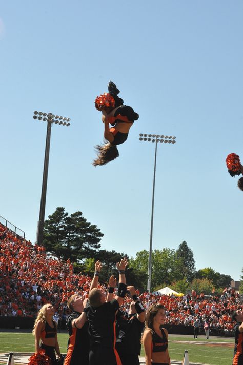 back tuck baskets. amazing! Jumping Stilts, Texas Cheerleaders, Basket Toss, Doctor Insta, Cheerleading Stunt, College Cheerleading, College Cheer, Back Tuck, Cheer Stuff