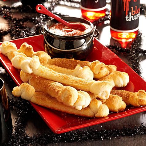 Bone Breadsticks, Breadstick Bones, Menomonee Falls Wisconsin, Dalmatian Party, Halloween Finger Foods, Bread Sticks Recipe, Yeast Breads, Halloween Appetizers, Halloween Dinner