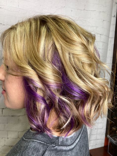 Peak A Boo Highlights Blonde, Blonde Hair Purple Underneath, Blonde Hair Purple Highlights, Hair With Purple Underneath, Blonde Hair With Purple Underneath, Purple Haircut, Hair Purple Highlights, Blonde Hair With Purple Streaks, Blonde Hair With Purple Highlights