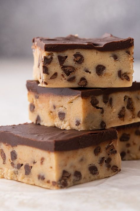 Easy No Bake Cookie Dough, No Bake Cookie Dough Bars, Chocolate Chip Cookie Dough Bars, Best No Bake Cookies, Easy Cookie Dough, Easy No Bake Cookies, No Bake Cookie, Edible Cookie Dough Recipe, No Bake Cookie Dough