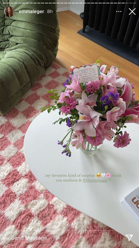 Story Captions, Luxury Flower Bouquets, Cute Instagram Captions, Flowers Instagram, Bouquet Gift, Boquette Flowers, Nature Instagram, Flower Store, Instagram Inspiration Posts