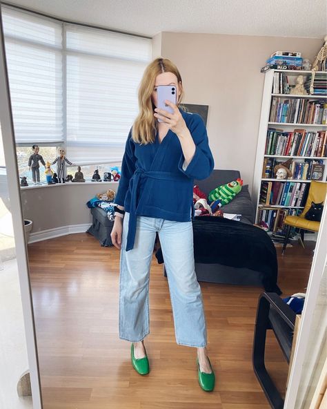 What I Wore this week | Denim Wrap Shirt | Levis | Green Flats | livelovesara Green Flats Outfit, Homeschool Bookshelf, Green Sweater Cardigan, Loafers Outfit, Green Flats, Spring Capsule, Flats Outfit, Spring Capsule Wardrobe, Winter Capsule Wardrobe