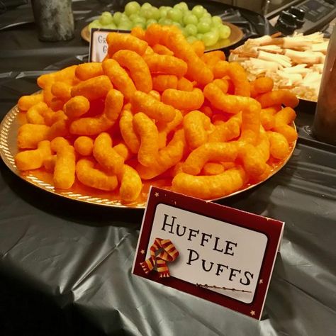 Harry Potter Party Food, Harry Potter Motto Party, Gateau Harry Potter, Harry Potter Shower, Harry Potter Snacks, Birthday Party Food Ideas, Harry Potter Parties Food, Harry Potter Movie Night, Harry Potter Party Decorations