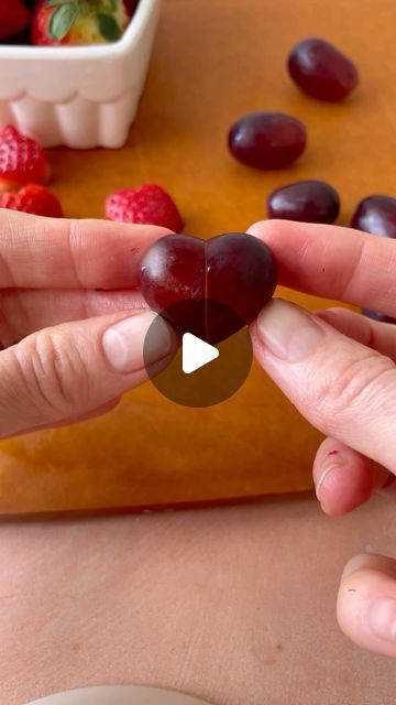 Ain’t Too Proud To Meg on Instagram: "PART 5. SHARE these grape hearts with someone you love 🍇💜 You can scroll back to see the previous fruit videos, including the tomato hearts 🍅❤️, cucumber hearts🥒💚, a strawberry snow globe cocktail 🍓❤️ and the least boring fruit salad 🫐💙  #imsomartha #feedfeed #food52 #ainttooproudtosweet #valentinesdayfood #galentines #galentinesday   Which was your favorite?" Grape Heart Skewers, Fruits Party Decorations, Tomato Hearts, Grapes Heart Shape, Fruit Canapes Ideas, Heart Shaped Grapes, Heart Fruit Tray, Heart Fruit, Heart Grapes