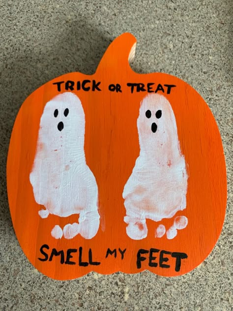 First Halloween Pumpkin Painting, Wooden Pumpkins Target, Wooden Pumpkin Crafts For Kids, Infant Pumpkin Painting, Baby Feet Painting Ideas Halloween, Baby Painting Pumpkin Ideas, Baby Pumpkin Decorating, Fall Baby Painting Ideas, Pumpkin Painting Ideas For Babies