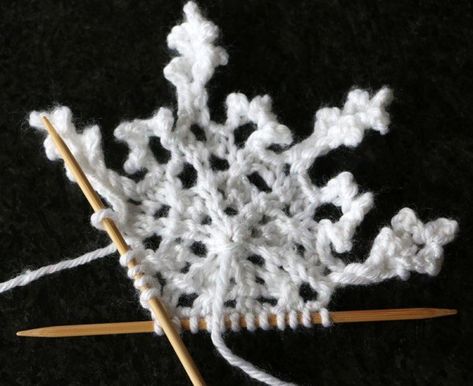 DIY Knitted Snowflakes - DIY Knitted Snowflakes are an evening or two of easy knitting once you get into the swing of it. I'd like to show you how to… Knitted Snowflakes, Snowflakes Diy, Knit Christmas Ornaments, Hantverk Diy, Crochet Snowflake, Holiday Knits, Snow Flakes Diy, Crochet Snowflakes, Christmas Knitting Patterns