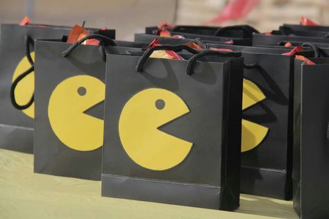 Pac Man Birthday Party, Pacman Birthday, Pac Man Cake, Fiesta Games, Arcade Birthday Parties, Pac Man Party, 80s Birthday Parties, Mens Birthday Party, Diy Birthday Decorations