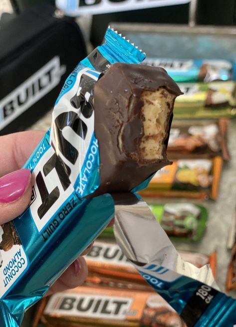 Protein Bar Aesthetic, Chocolate Protein Bar, Best Tasting Protein Bars, Healthy Protein Bars, Chocolate Protein Bars, Bar Aesthetic, Best Protein Bars, Chocolate Creme, Energy Bar