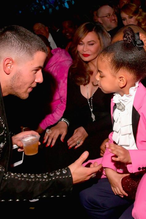 4 Celebrities Who Were Bold Enough to Approach Queen Blue Ivy at the Grammys Grammys 2017, Blue Ivy Carter, Gucci Suit, Chat Line, Beyonce And Jay Z, Celebrity Families, Beyonce And Jay, Dating Chat, Blue Ivy