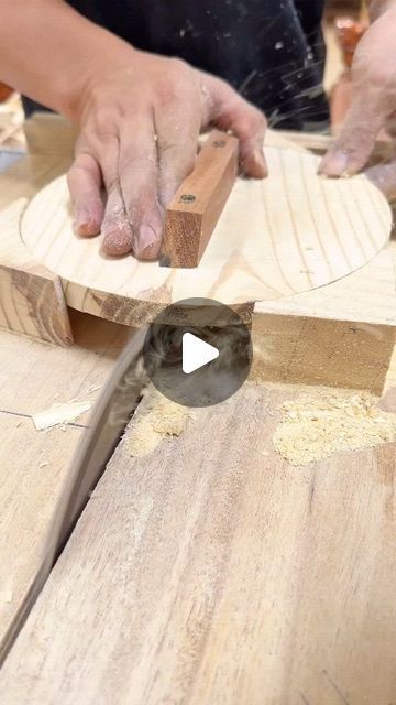 Circular Saw Jig, Woodworking Projects Unique, Serra Circular, Woodworking Projects Ideas, Woodworking Shop Projects, Unique Woodworking, Diy Crafts Life Hacks, Amazing Woodworking, Woodworking Joints