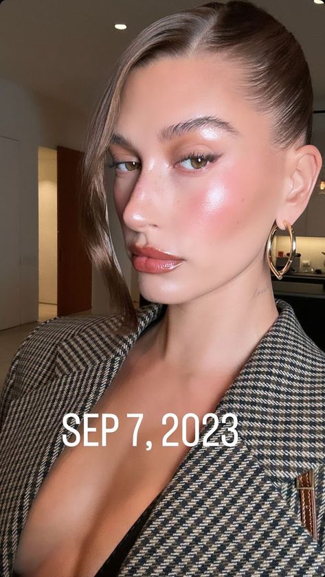 Garden Wedding Makeup, Hailey Baldwin Makeup, Bob Hairstyles Brunette, Hailey Bieber Wedding, Rhode Skincare, Haley Bieber, Hayley Bieber, Hairstyles Brunette, Rhode Skin