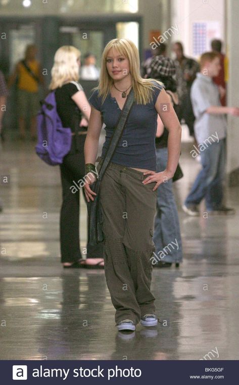 Early 2000' style....my style! Cinderella Story Hilary Duff, Hilary Duff Outfits, Hilary Duff Style, Outfits 2000s, Cinderella Story, A Cinderella Story, 00s Fashion, 2000 Fashion, Early 2000s Fashion