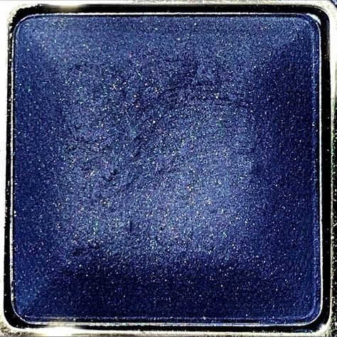 Glitter Blue Aesthetic, Deep Blue Eyeshadow, Dark Blue Eyeshadow Palette, Blue Eyeshadow Pallete, Blue And Silver Aesthetic, Dark Blue Eyeshadow, Navy Blue Eyeshadow, Blue Eyeshadow Aesthetic, Blue Eyeshadow Palette