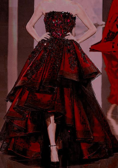 Red Ballroom Gown, Masquerade Red Dress, Masquarede Ball Outfit Woman, Red Masquerade Dress, Masquerade Ball Outfit Women, Masquarede Ball Aesthetic, Masquerade Outfit Ideas For Women, Red Fantasy Dress, Batfamily Aesthetic