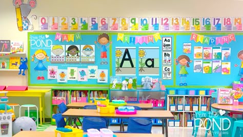 Bright happy classroom From The Pond Classroom, Preschool Classroom Themes Decorations, Kindergarten Classroom Decor Ideas, Kindergarten Classroom Design, Preschool Classroom Setup, Happy Classroom, Classroom Pictures, Preschool Rooms, Classroom Banner