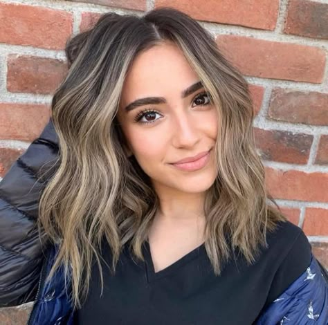 Highlights After Balayage, Bayalage Brunette Blonde Dark Roots, Bronde Balayage Neutral, Short Balayage Hair Dark Roots, Short Brown With Blonde Highlights, Ashy Bronde Balayage Short Hair, Brunette Balayage Hair Blonde Short, Highlights With Root Melt, Short Hair Babylights