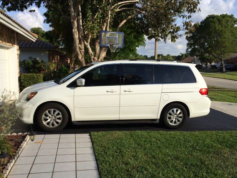 Minivan memories: What people love or loathe about the ultimate family car Minivan Mom, Goldfish Crackers, Love Hate Relationship, Big Backyard, Van Car, Soccer Practice, Minivan, Family Car, Soccer Mom