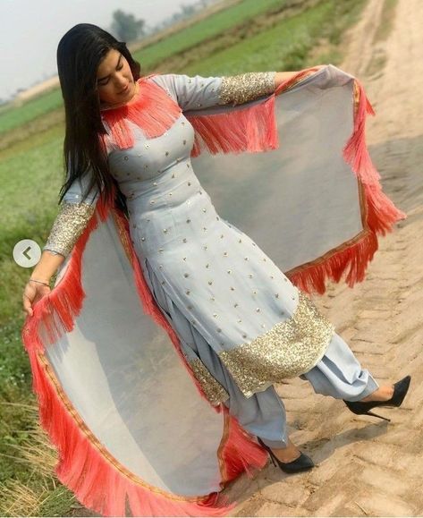 Kaur B Suits, Pakistani Engagement, Kaur B, Punjabi Suits Party Wear, Patiala Suit Designs, Punjabi Fashion, Pakistan Cricket, Punjabi Outfits, Silk Kurti