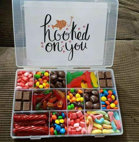 Make Him Feel Special, Globe Gift, Candy Gift Box, Gifts For Boyfriend, Diy Gifts For Boyfriend, Christmas Gifts For Boyfriend, Diy Candy, Gifts For Your Boyfriend, Best Birthday Gifts