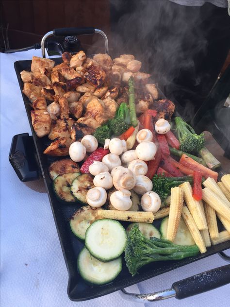 Teppanyaki grill 💕 Teppanyaki Recipe, Griddle Meals, Blackstone Ideas, Outdoor Griddle Recipes, Blackstone Cooking, Pig Roaster, Griddle Cooking Recipes, Hibachi Recipes, Outdoor Griddle