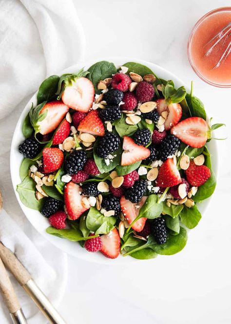 Nuts about berries salad - A refreshing salad made with spinach, mixed berries, almonds and a red wine poppyseed vinaigrette. Delicious, healthy and easy to make! #salad #saladrecipes #berries #spinach #healthy #healthyrecipes #healthysalads #easyrecipes #recipes #iheartnaptime Spinach Salad With Fruit, Strawberry Salad Recipes Spinach, Spinach Salad With Strawberries, Healthy Strawberry Spinach Salad, Berry Spinach Salad With Blueberries And Raspberries, Berry Salad Recipe, Warm Salad Recipes, Soup And Salad Combo, Candied Almonds