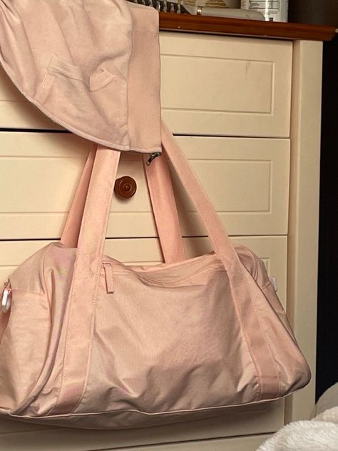 Ballet Bag Aesthetic, Dance Bag Aesthetic, Ballerina Outfit, Ballet Bag, Ballet Beauty, Pretty Pink Princess, Pink Pilates, Ballet Core, Ballet School