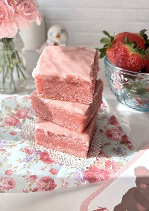 Strawberry Sweetheart Brownies – Brownie Mischief Bakery Snacks Recipes, Strawberry Blondes Dessert, Brownies Heart Shaped, Pink Blondies Recipe, Strawberry Brownie Recipes, Pink Baking Recipes, Pink Brownies Recipe, Simple Tasty Recipes, Beginner Dessert Recipes