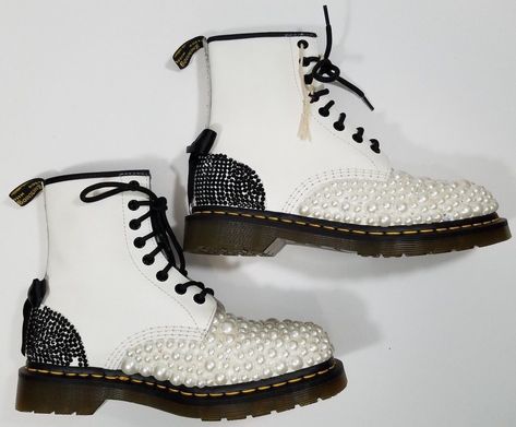 Wedding Doc Martens, Styling Dr Martens, Red Doc Martens, White Doc Martens, Doc Martens Style, Doc Martens Outfit, Doc Martens Boots, Army Boots, Dr Martens Boots