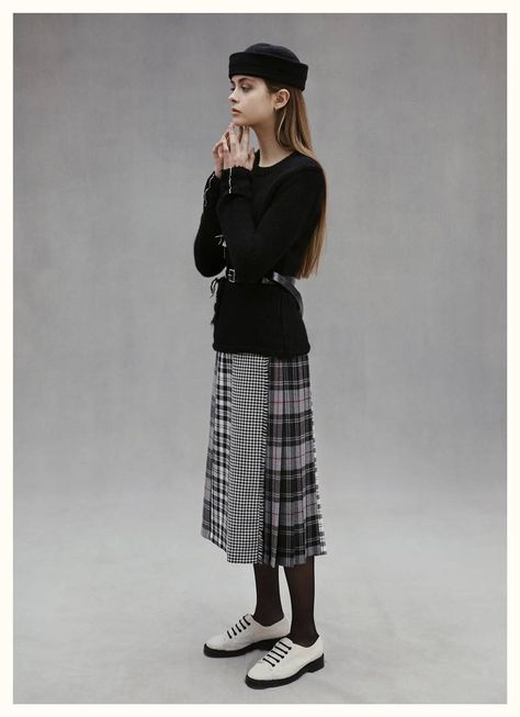 Le Kilt Autumn/Winter 2018 Ready To Wear | British Vogue Tartan Skirt Outfit, Le Kilt, Punk Street Style, Tartan Fashion, Kilt Outfits, Tartan Skirt, Kilt Pin, British Vogue, Plaid Skirt