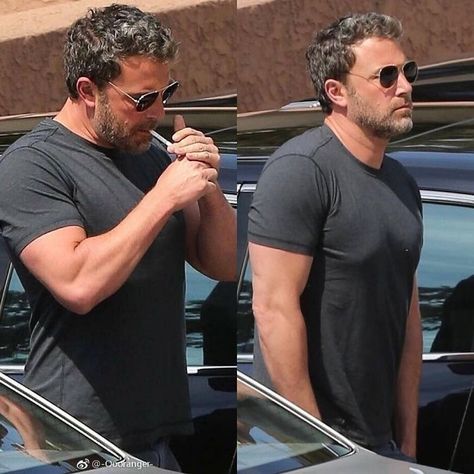 Ben Affleck Bruce Wayne, Hollywood Male Actors, Buff Guy, Men Actors, Buff Guys, Handsome Older Men, Gym Outfit Men, Mens Lifestyle, Bruce Wayne