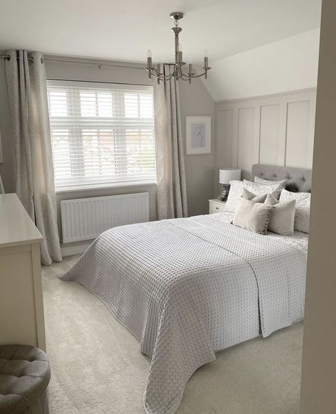 Bedroom Panelling Grey Carpet, Light Grey Panelling Bedroom, Neutral Bedroom With Panelling, Grey Bedroom Panelling, Neutral Panelling Bedroom, Neutral Bedroom Carpet, Neutral Bedroom Panelling, Bedroom Ideas Grey Carpet, Bedroom Panneling Ideas