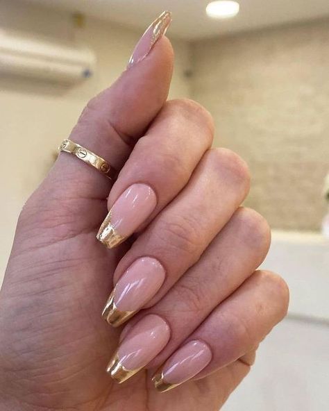 December Nail Ideas, Nail Ideas Winter, Golden Nails, December Nails, Nude Nail Designs, Gold Nail, Classy Acrylic Nails, Gold Tips, Neutral Nails