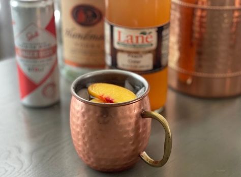 Peach Cider Cocktail, Peach Cider, Cider Mule, Make Apple Cider, Simple Cocktail, Moscow Mule Recipe, Drinks Ideas, Mule Recipe, Fall Cocktails Recipes