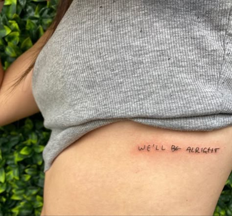 Harry Styles Bestie Tattoos, Fine Line Tattoo Harry Styles Minimalist, Hardy Styles Tattoo, Aesthetic Harry Styles Tattoo, Minimal Harry Styles Tattoo, Mini Harry Styles Tattoo, We’ll Be All Right Harry Styles Tattoo, Well Be Alright Harry Styles Handwriting, Cute Tattoos Harry Styles