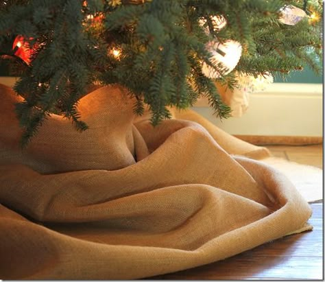 Burlap tree skirt - the easiest tree skirt - just throw it around the base of the tree. :) Tree Skirt Ideas, Burlap Christmas Tree Skirt, Burlap Tree, Burlap Tree Skirt, Burlap Christmas Tree, Skirt Ideas, Burlap Christmas, Christmas Time Is Here, Holiday Planning