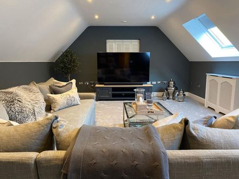 Playroom Attic Ideas, Attic Hang Out Space, Attic Tv Room Ideas, Loft Cinema Room, Attic Family Room Ideas, Attic Cinema Room, Attic Hangout Room, Loft Snug, Attic Game Room Ideas