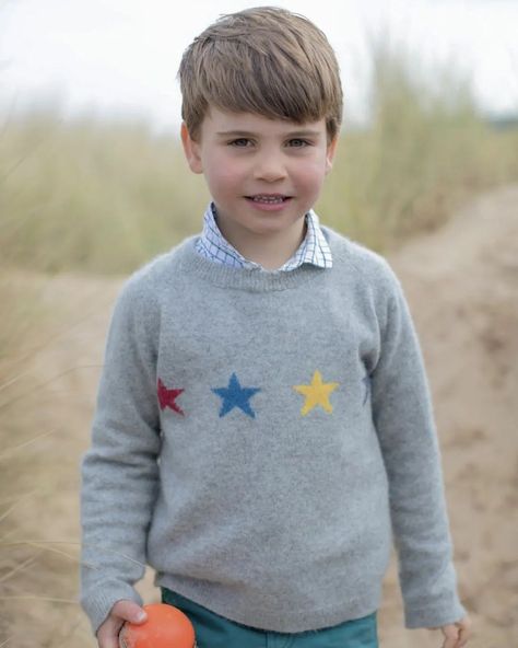 European Royal Children 👑👦🏻👧🏼 on Instagram: “Happy 4th Birthday to Prince Louis of Cambridge 🎂💙 (2/3) -April 23rd 2022. . Photos : Prince Louis (then 3 years old) of Cambridge, taken…” Happy Birthday Prince, Prinz George, Anmer Hall, Kate Und William, Prince William Et Kate, Herzogin Von Cambridge, William E Kate, Prins William, Prince Birthday