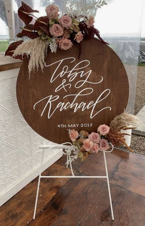 Welcome Sign Circle, Engagement Signage, Glowforge Crafts, Modern Farmhouse Wedding, Round Welcome Sign, Sign Dress, Wedding Entrance Sign, Boho Inspired Wedding, Signage Board