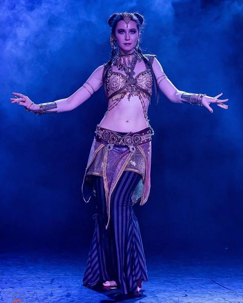 Tribal Fusion - Lina Elfish (@lina_elfish) • Instagram photos and videos Fusion Dance, Fusion Belly Dance, June 15, Belly Dance, Dance Costumes, Art References, Headpiece, Curly Hair Styles, Outfit Inspirations