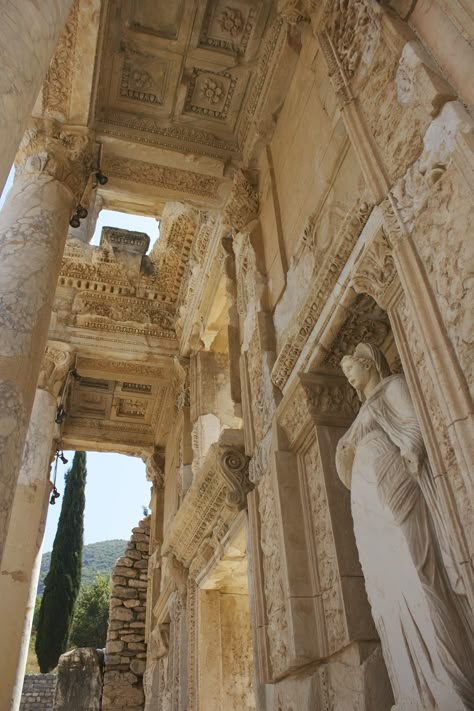 Ephesus Ancient City, Ancient Aesthetic, Architecture Ancient, Rome Architecture, Ephesus Turkey, Pax Romana, Book Flights, Voyage Europe, Ancient City