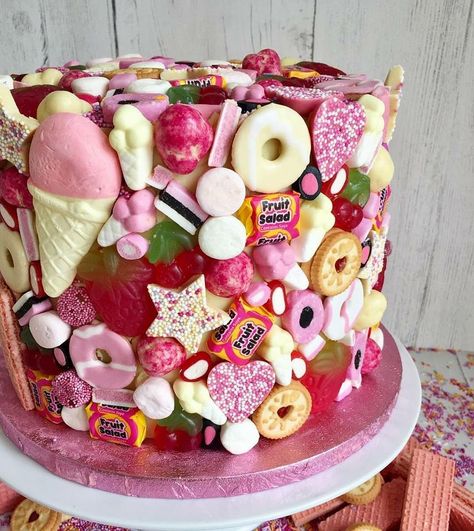 Sweetie Birthday Cake, Sweetie Birthday, Sweetie Cake, Candy Cakes, Birthday Kids, Pudding Desserts, God Mat, Crazy Cakes, Dream Cake