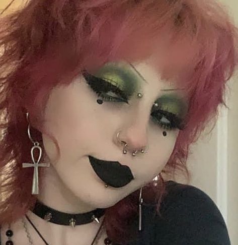 Gothic Punk Hairstyles, Alternative Eyeshadow Looks, Neon Green Goth Makeup, Green Trad Goth Makeup, Green Goth Makeup Looks, Colourful Goth Makeup, Emo Christmas Makeup, Whimsical Goth Makeup, Green Alt Makeup