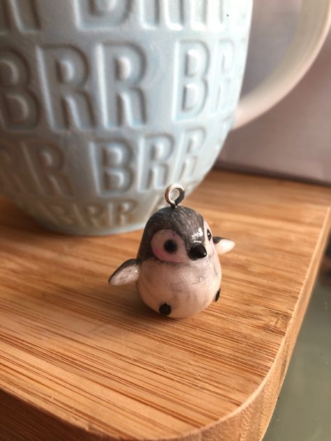 Polymer Clay Keychain 
Painted with acrylic paint and glazed with a layer of clear UV-Nailpolish Penguin Clay Art, Air Dry Clay Figurine, Polymer Clay Penguin, Penguin Ceramic, Clay Penguin, Penguin Diy, Penguin Keychain, Clay Moulding, Clay Keychain