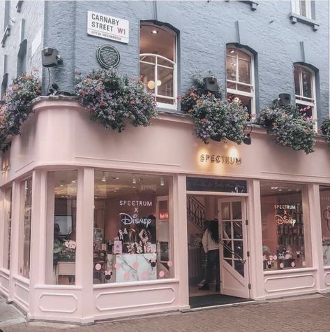 ♥ Flower Shop Exterior Store Fronts, Flower Store Design, Boutique Exterior, Peggy Porschen Cakes, Hair Salon Interior Design, Salon Interior Design Ideas, Pink Store, Nail Salon Interior Design, Beauty Salon Interior Design