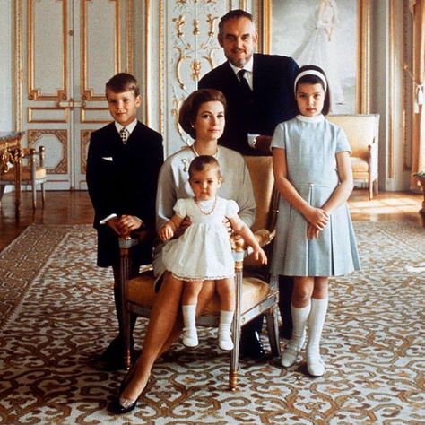 1969...A formal family portrait at the palace in Monaco Camille Gottlieb, Family Potrait, Royal Family Portrait, Life In Pictures, Family Portrait Poses, Princess Grace Kelly, Prince Rainier, Monaco Royal Family, Charlotte Casiraghi